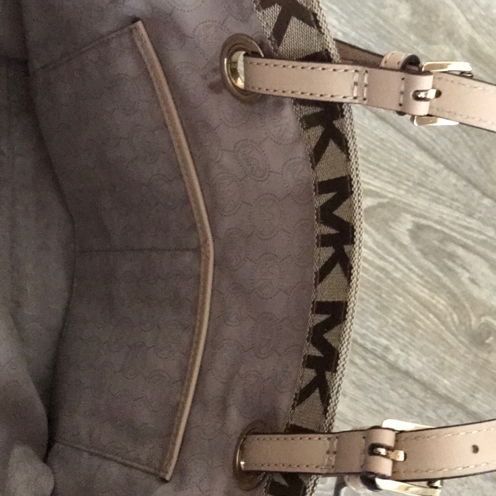 Michael Kors Handbag - Picture 5 of 8